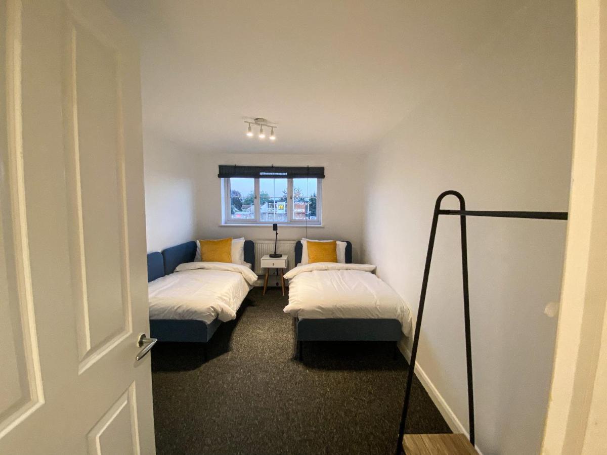 Heathrow/Ashford Hospital/Twickenham Short Stay Apartment Stanwell Exterior foto