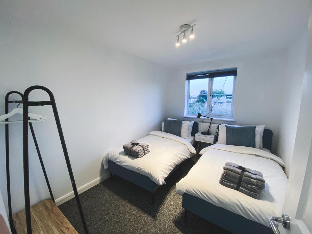 Heathrow/Ashford Hospital/Twickenham Short Stay Apartment Stanwell Exterior foto