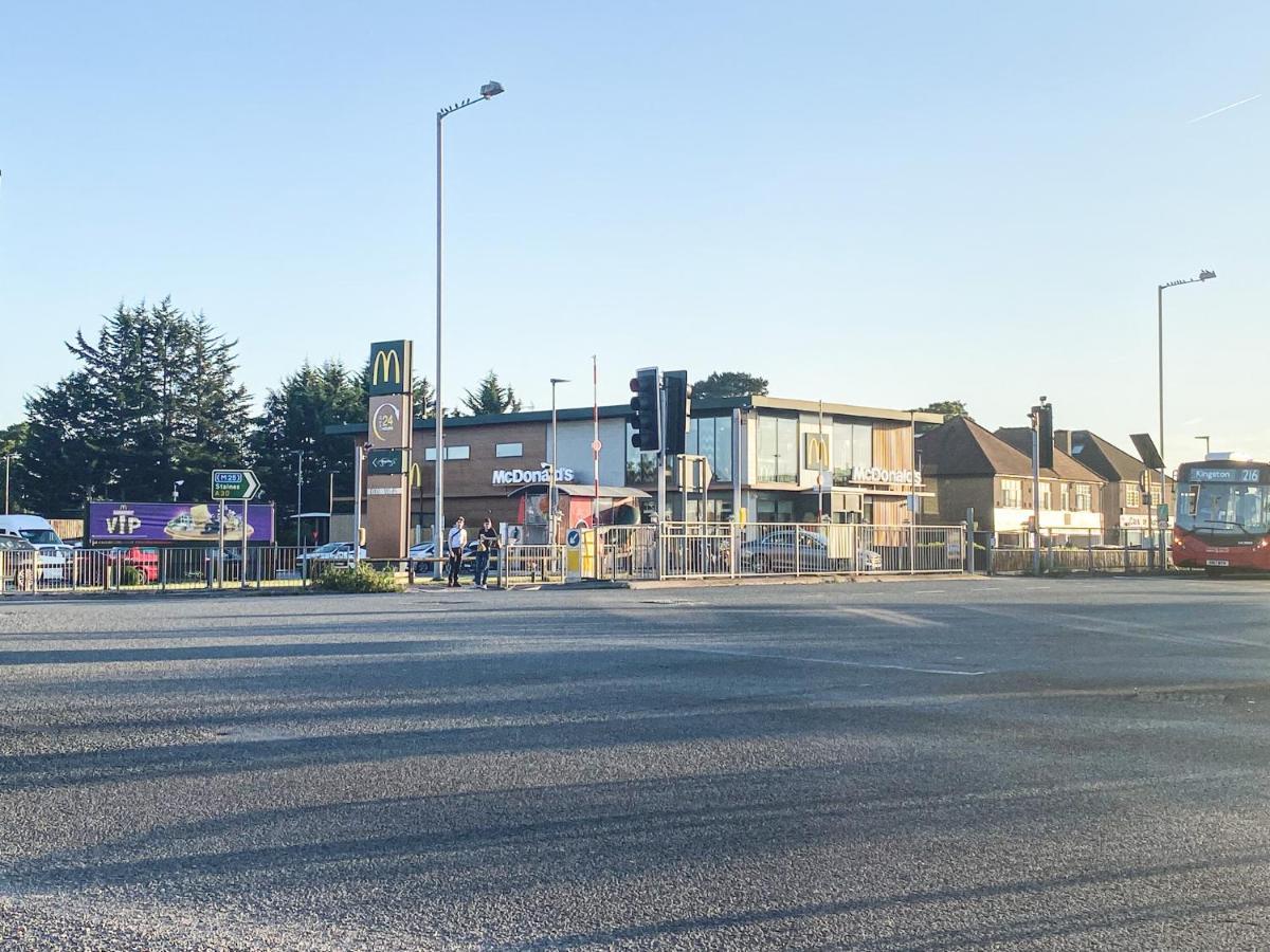 Heathrow/Ashford Hospital/Twickenham Short Stay Apartment Stanwell Exterior foto